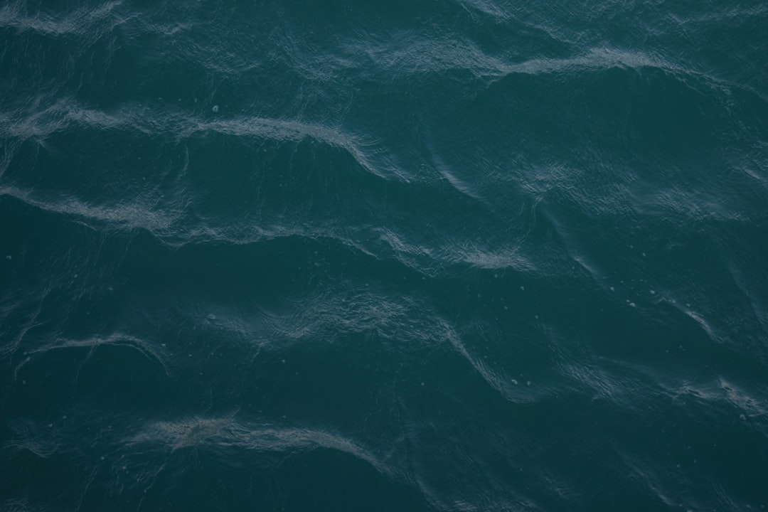 O Mar em Seus Sonhos: Um Mergulho na Espiritualidade Brasileira e na Psicologia Profunda