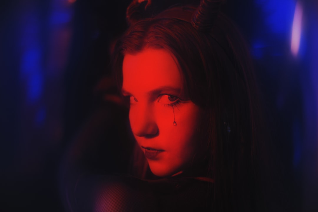 Desvendando os Demônios nos Sonhos: Uma Interpretação à Luz do Espiritismo, Orixás e Jung