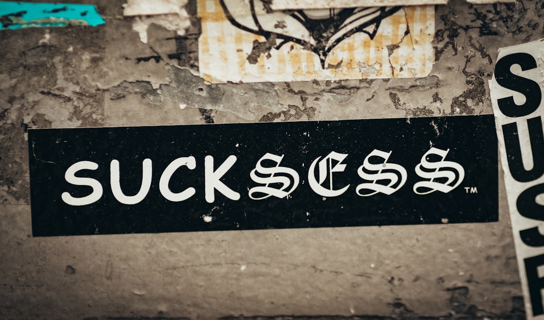 Sonhando em Encontrar Dinheiro: Uma Interpretação Profunda na Tradição Brasileira e Psicologia Junguiana